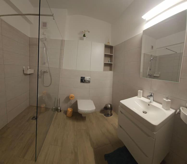 Ewa Green Towers Пітешть Екстер'єр фото